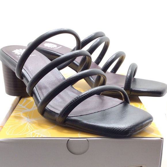 Yellow Box Womens Caspia-Black Heeled Strappy Sandals Size 9.5 - Picture 2 of 5